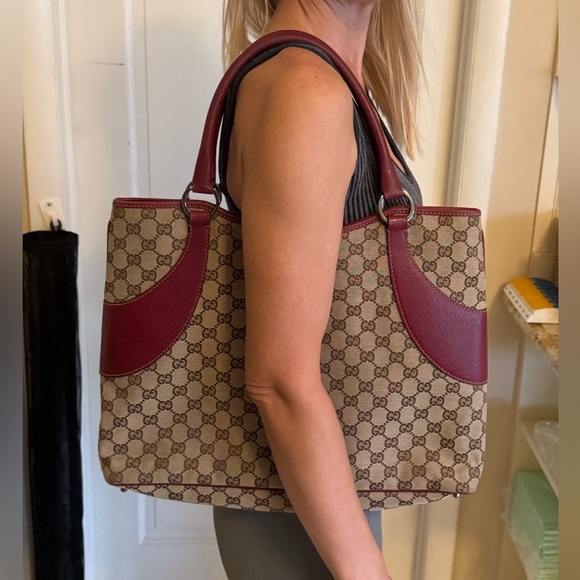 Gucci vintage Red and Brown Monogram Tote Bag - Picture 9 of 10